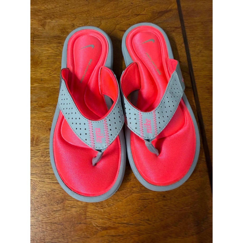 Nike Womens 5 Pink Grey Flip Flops Comfort Footbed Thong Sandals Athletic 2097